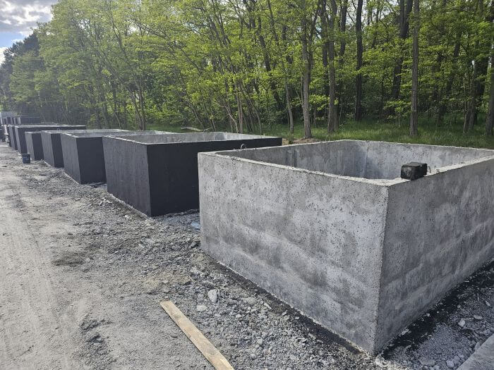 Plac produkcyjny z szambami betonowymi Gorzów Wielkopolski gotowymi do transportu